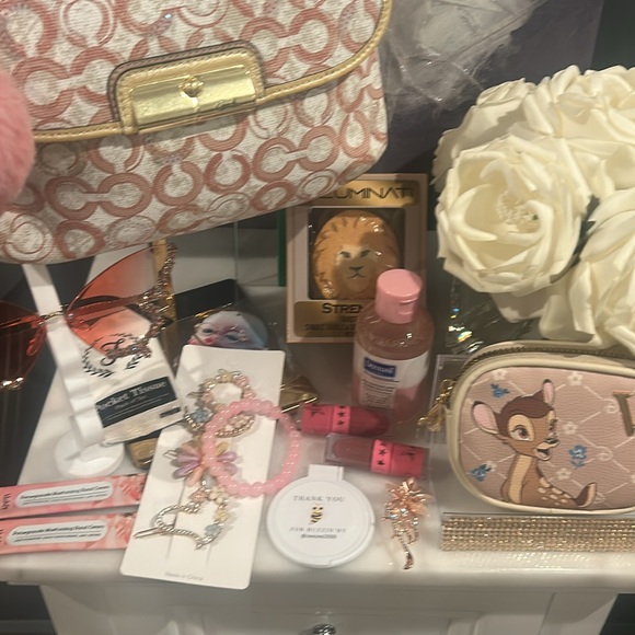 Pink and Gold COACH Shoulder Bag - Picture 4 of 7